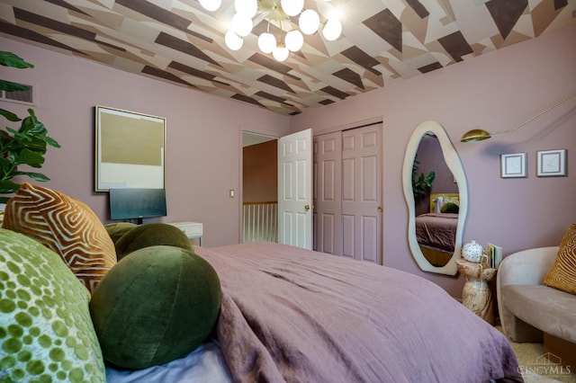 5088 Harvestdale Dr, Mason, OH 45040 - bedroom with a chandelier and a closet