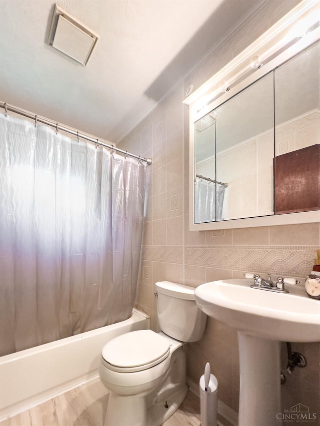 4321 Delhi, Delhi Twp, OH 45238 - full bath featuring tile walls, shower / bath combo, and backsplash