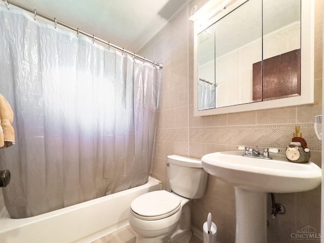 4321 Delhi, Delhi Twp, OH 45238 - full bath featuring tile walls, shower / bath combo with shower curtain, and decorative backsplash