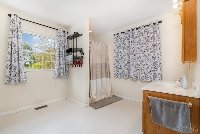 11818 Cloverlick Rd, Bethel, OH 45106 - full bath with vanity and a shower with shower curtain
