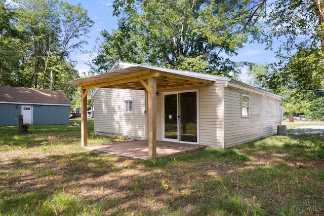 340 N E St, Bethel, OH 45106 - back of property with a patio area and a lawn
