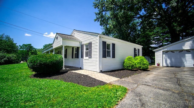 2662 Spring St, Bethel, OH 45106 - view of front of property with an outdoor structure, a front lawn, a detached garage, and a porch