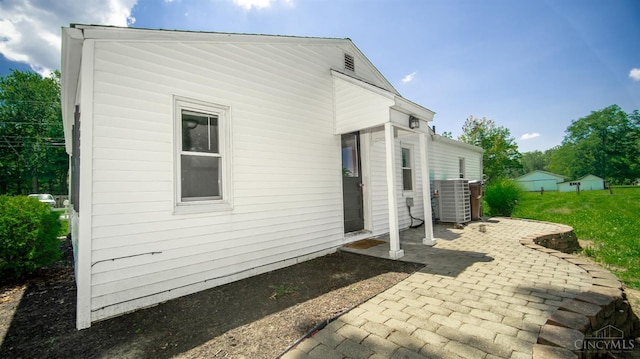 2662 Spring St, Bethel, OH 45106 - back of property featuring a patio area