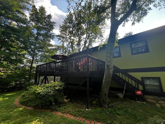 5674 Windsong Ln, Milford, OH 45150 - rear view of house with a deck