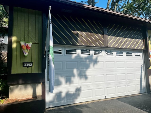 5674 Windsong Ln, Milford, OH 45150 - view of garage
