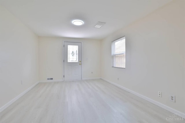 841 Willow Ave, Hamilton, OH 45013 - empty room featuring plenty of natural light and light wood-type flooring
