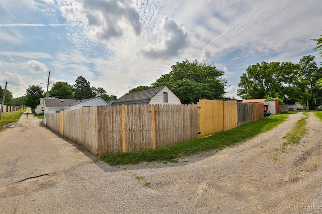 841 Willow Ave, Hamilton, OH 45013 - view of dirt / gravel road