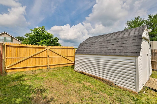 841 Willow Ave, Hamilton, OH 45013 - fenced backyard with a storage unit
