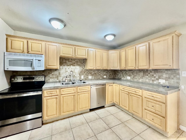 3012 Laverne Dr, Colerain Twp, OH 45251 - photo 3