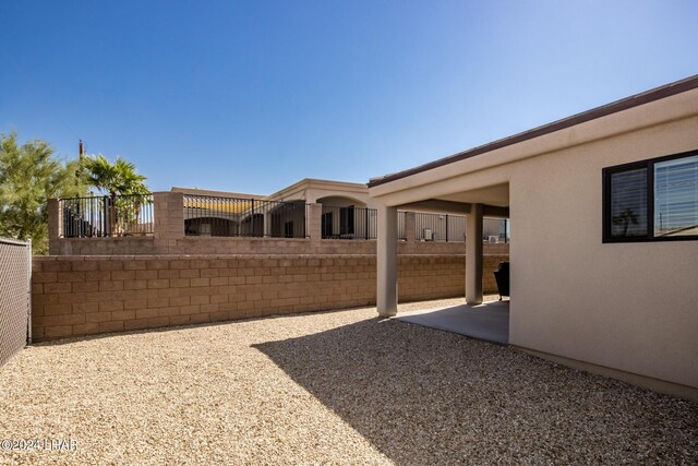 view of yard with a patio area