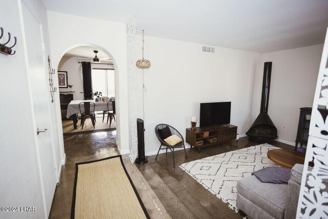 living room with dark wood-type flooring and ceiling fan