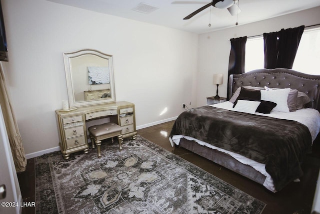 bedroom with ceiling fan