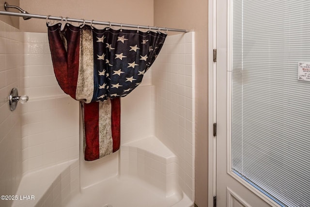 full bathroom featuring a stall shower