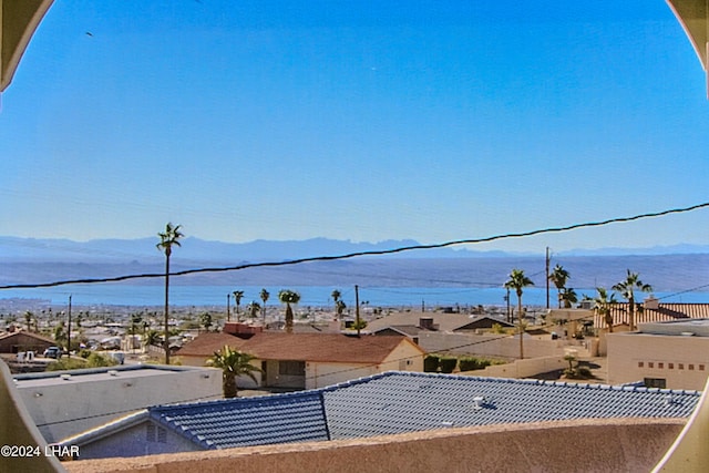 water view featuring a mountain view