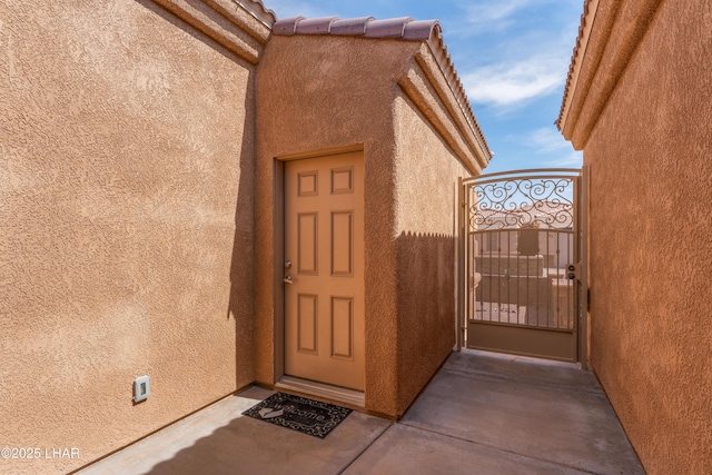 406 Noland Ct, Lake Havasu City, AZ 86403 - entrance to property featuring stucco siding and a gate