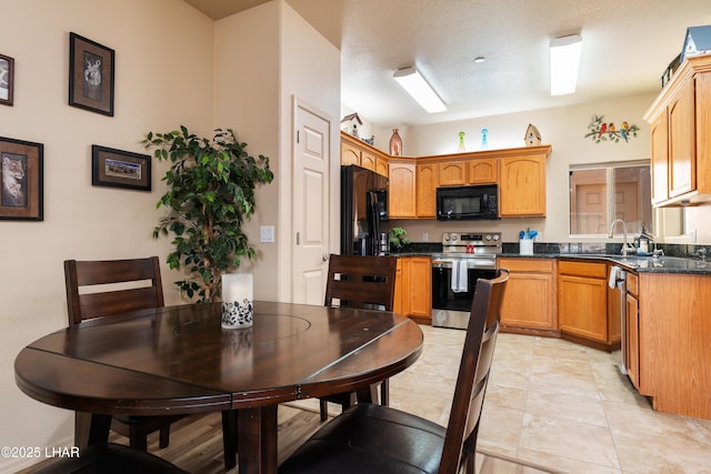 406 Noland Ct, Lake Havasu City, AZ 86403 - kitchen with black appliances, a sink, and dark countertops