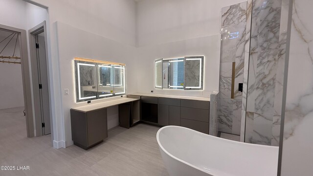 6724 Corte De Los Bueyes, Lake Havasu City, AZ 86404 - full bathroom featuring a soaking tub and vanity