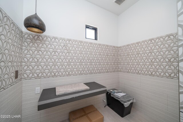 6724 Corte De Los Bueyes, Lake Havasu City, AZ 86404 - bathroom featuring tile walls, a wainscoted wall, and tile patterned floors