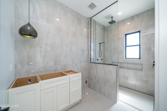 6724 Corte De Los Bueyes, Lake Havasu City, AZ 86404 - bathroom with a walk in shower