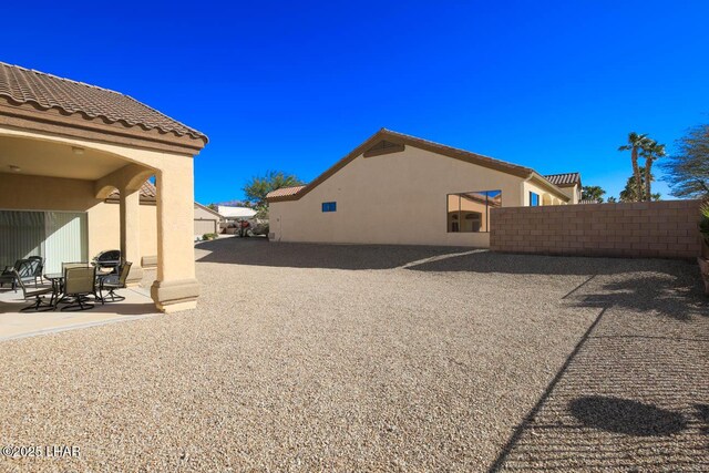 view of yard featuring a patio