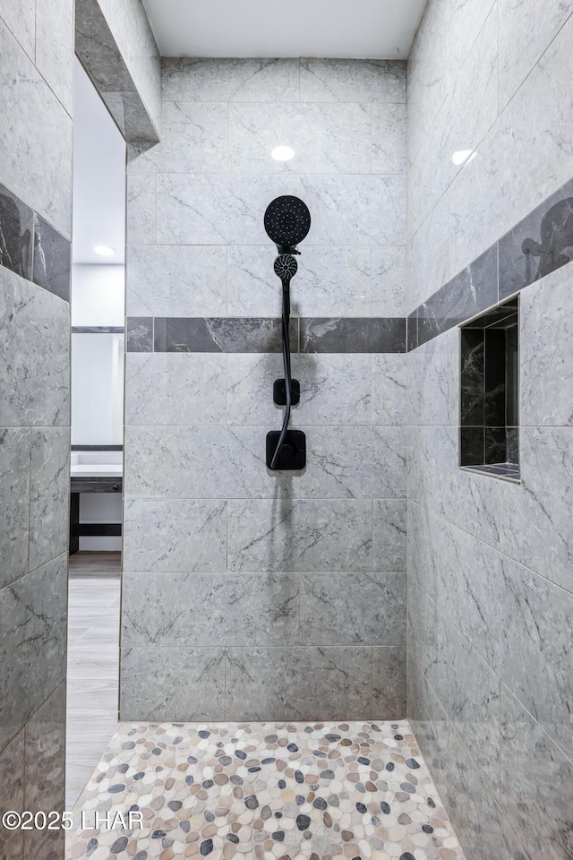 4801 N Diana Ave, Lake Havasu City, AZ 86404 - bathroom with tiled shower