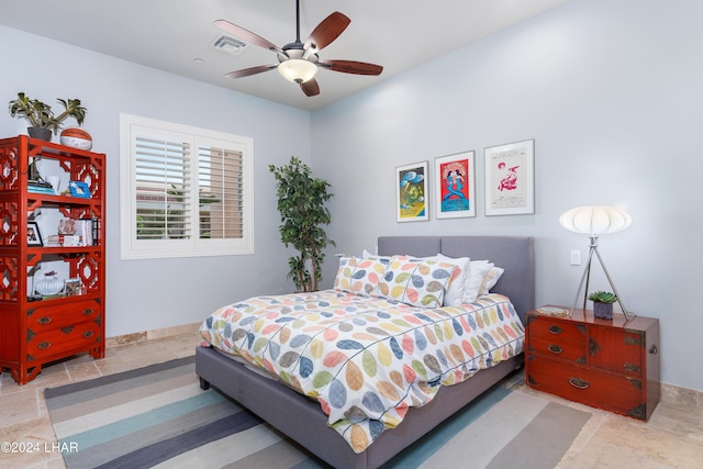 bedroom with ceiling fan