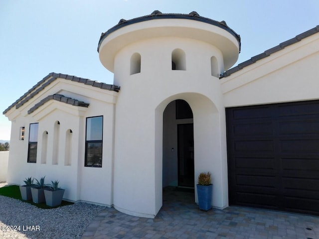 view of front of house featuring a garage