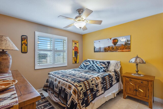 bedroom featuring baseboards and ceiling fan