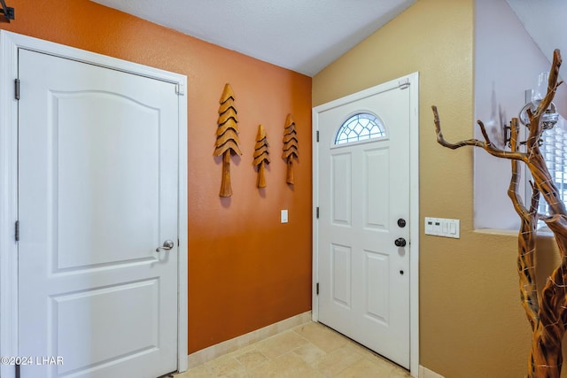 foyer entrance featuring baseboards