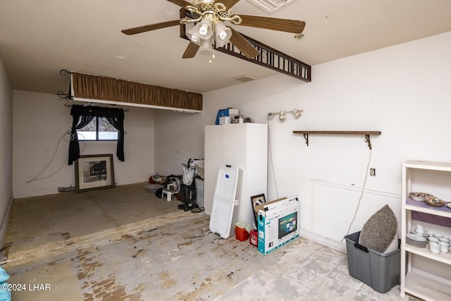 garage featuring ceiling fan