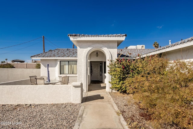 view of front of property