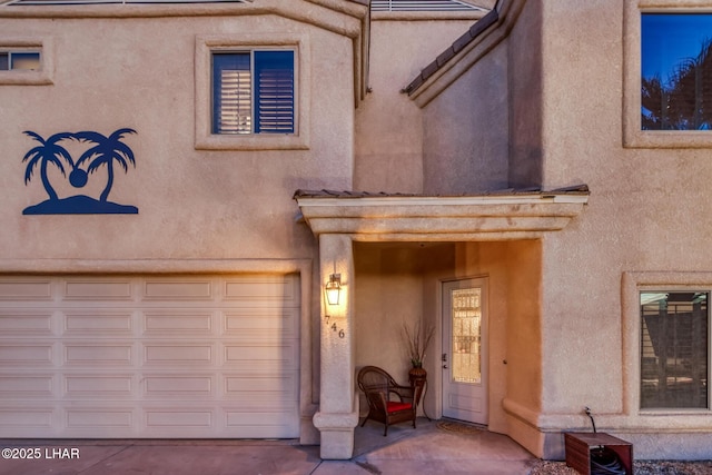 view of exterior entry with stucco siding