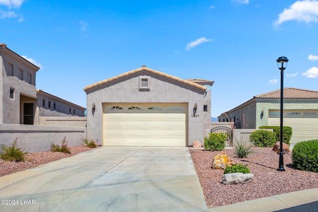 view of front facade featuring a garage