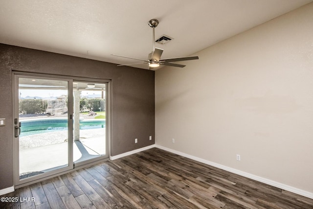 empty room with a textured ceiling, dark wood-type flooring, and ceiling fan