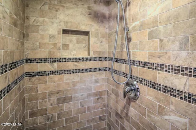 room details featuring a tile shower