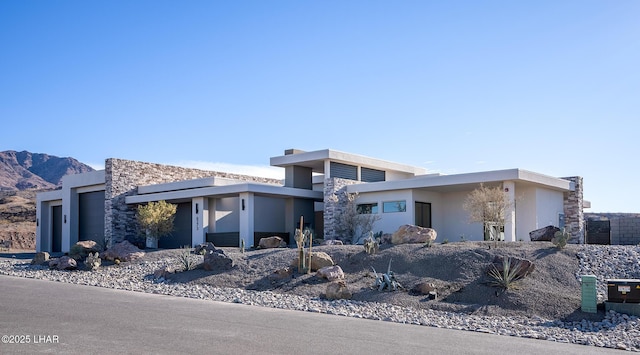 contemporary home with a mountain view