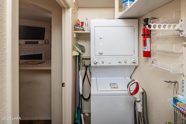 1650 S Smoketree Ave Unit 103, Lake Havasu City, AZ 86403 - washroom featuring stacked washing machine and dryer
