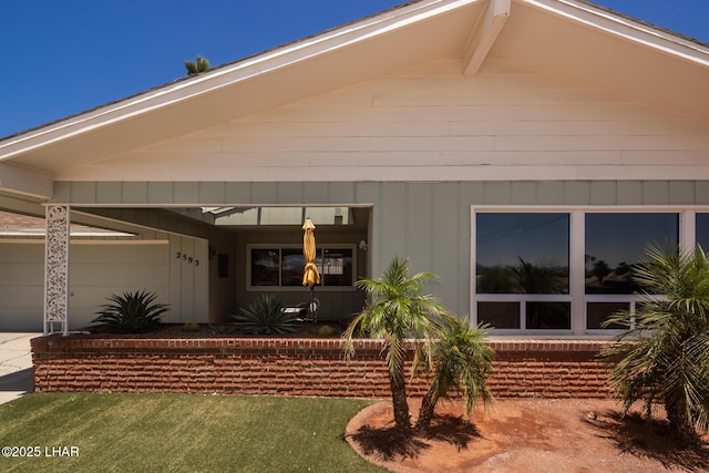 2593 Tradewind Dr, Lake Havasu City, AZ 86403 - view of front of house with driveway and an attached garage