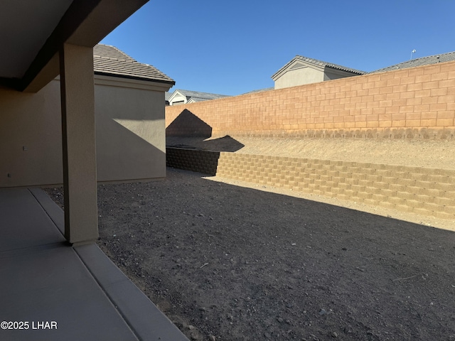 4718 N Banyan Ct, Lake Havasu City, AZ 86404 - view of yard featuring a fenced backyard