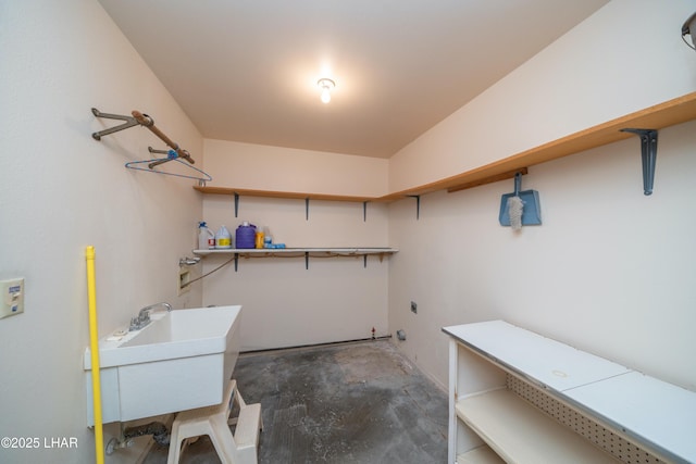 laundry room with hookup for a gas dryer, laundry area, and a sink