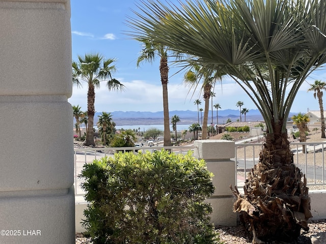 water view with a mountain view
