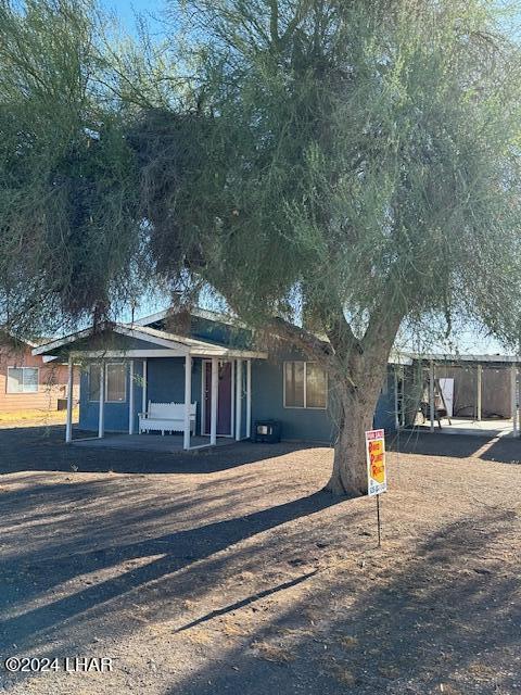 view of front of property