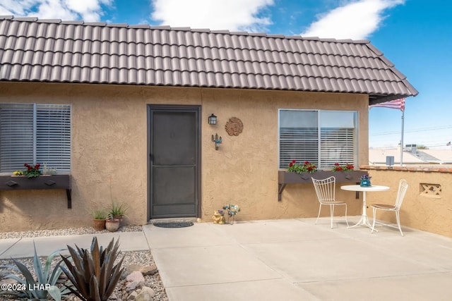 entrance to property featuring a patio area