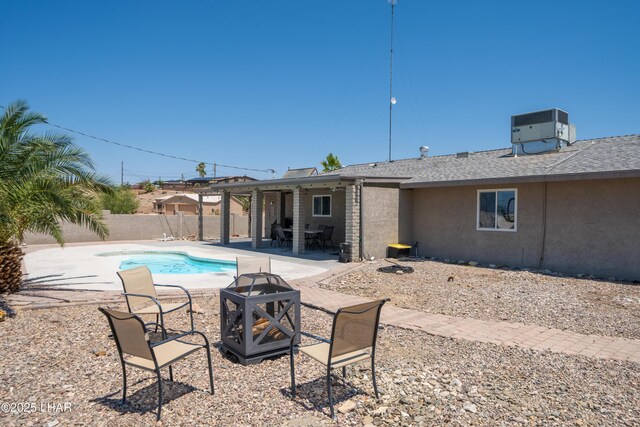 913 Thunderbolt Ave, Lake Havasu City, AZ 86406 - view of swimming pool featuring a fenced backyard, a fire pit, and a patio