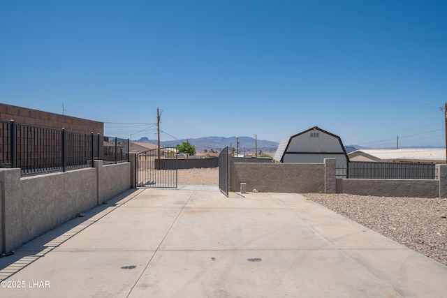 913 Thunderbolt Ave, Lake Havasu City, AZ 86406 - view of patio / terrace with a gate and a mountain view