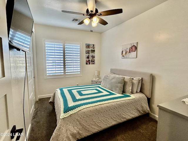 carpeted bedroom featuring ceiling fan