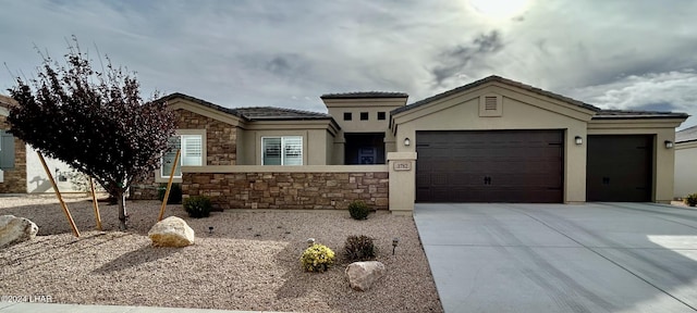 view of front facade featuring a garage