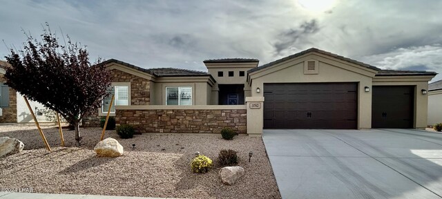 view of front facade featuring a garage