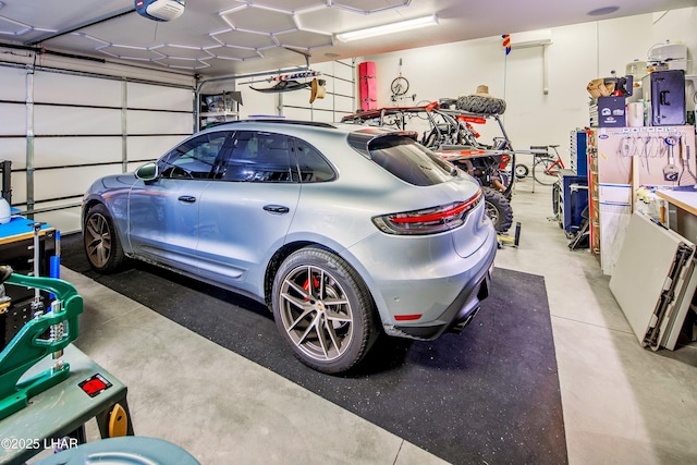 2930 Poseidon Ln, Lake Havasu City, AZ 86404 - garage featuring a garage door opener