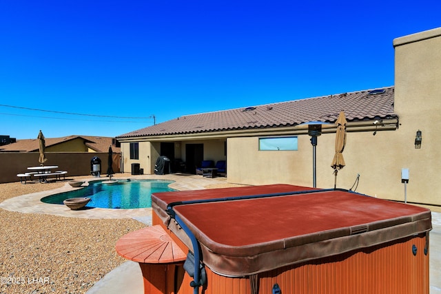 2930 Poseidon Ln, Lake Havasu City, AZ 86404 - view of swimming pool with a hot tub, a patio, and fence